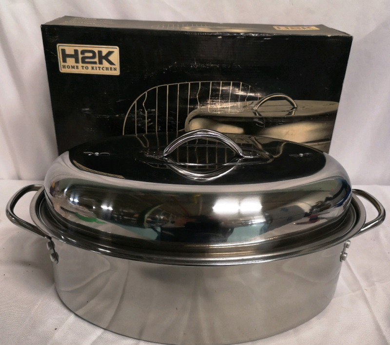 Like New H2K Roaster Pan with Oval Grill & Vented Cover 11.4" by 15.7"