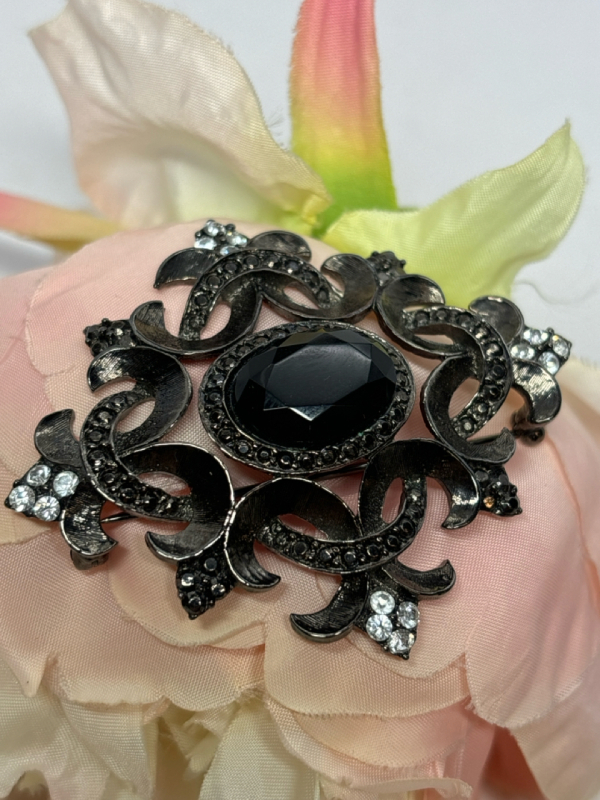 Oscar De La Renta Vintage Black Cab Rhinestone Brooch