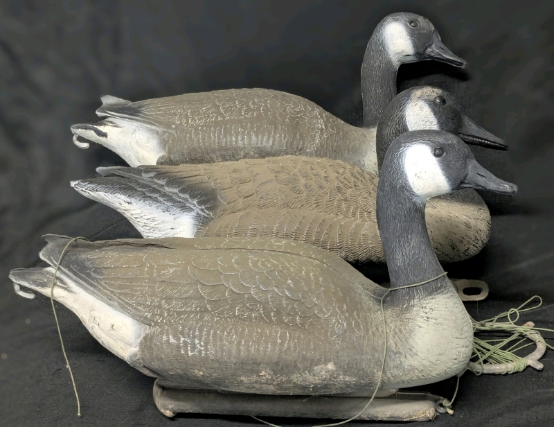 3 Life-Sized Carry-Lite Plastic Floating Canada Goose Decoys w 1 Anchor | Made in Italy | 25" Long