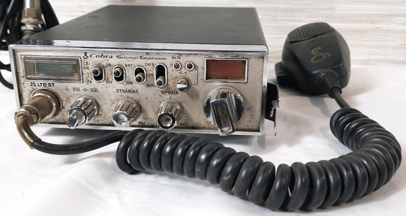 Cobra 25LTD ST Sound Tracker with 24" Antenna + An Outdoor Bag