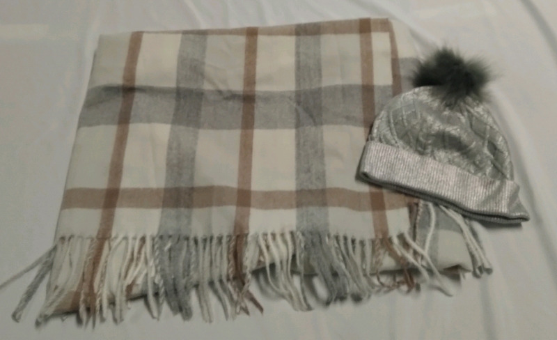 New Winter accessory Lot Hat & 68" Scarf