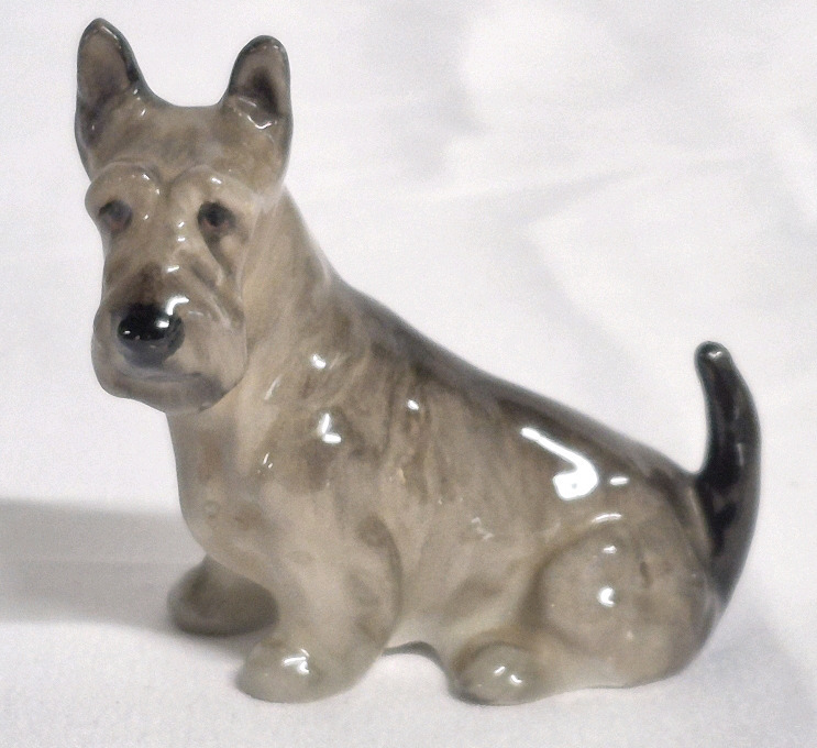 Royal Doulton Scottish Terrier Figure 2.25" Tall