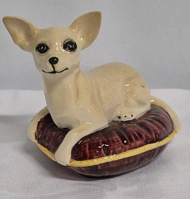 Vintage Beswick Chihuahua - made in England 2.75" tall