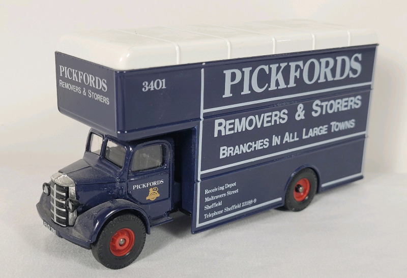 Corgi Classics Bedford Luton Van PICKFORDS Removers & Storage Diecast Van , 1:50 Scale . Made in Great Britain