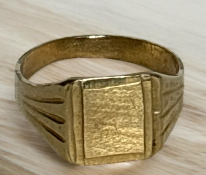 14K Yellow Gold Crest Ring Not Monogrammed Stamped & Hallmarked Size 3.5