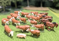 23 HO Scale Model Miniature Plastic Cows, Bulls, Horses & Pig Figures, Most on Flocked Bases | Up to 2.5cm Tall ea