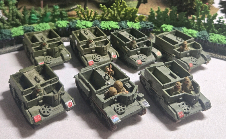( 7 ) Pcs | Labled As 1940s British Guards Armored Division Battalion Includes ( 6 ) Plastic & ( 1 ) Metal Universal Carrier Units | Tallest Unit Measures 1" Tall * Shrubbery Not Included *