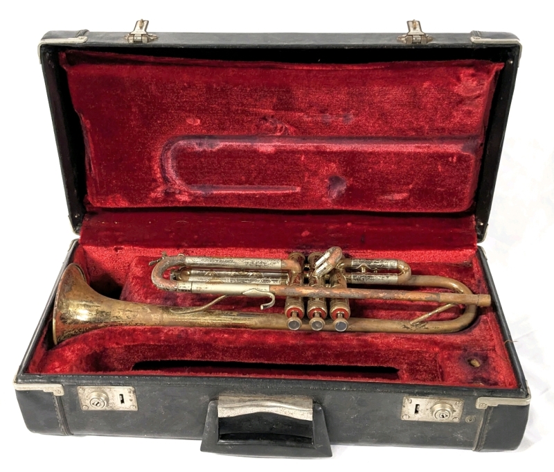 Vintage Brass Trumpet w Hard Case (w/o Mouthpiece) | Case 20.75" x 5.5" x 9.5"