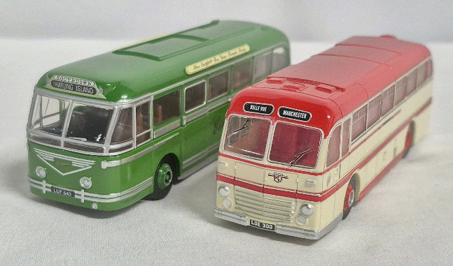 2 Oxford Diecast Coaches - Southdown & Belle Vue