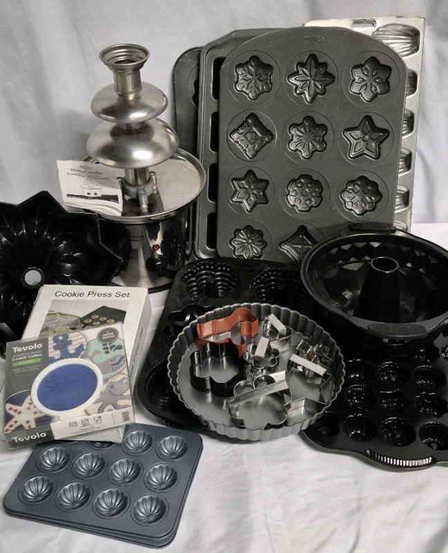 Baker's Dream Lot - Cookie Cutters, Cookie Press, Betty Crocker Chocolate Fountain, Pans ++