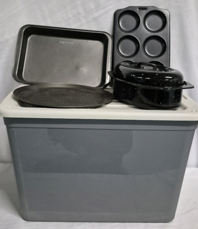 Kitchen Lot - Baking Pans & Enamel Roaster Pot + Storage Tote