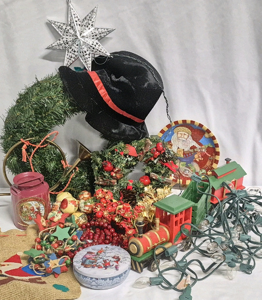 Large Christmas Decor Lot - Lights working, Wreaths, Ornaments ++