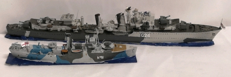 Royal Canadian Navy Destroyer HMCS Huron (1944) G24 Warship Model & HMS Zinnia K-98 Model Ship