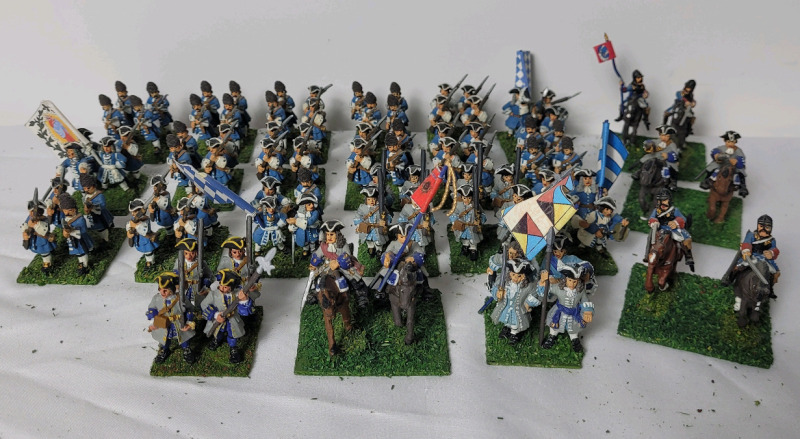 Twenty Four (24) pcs. Handpainted " Napoleonic Wars Foot & Horse Soldiers w/Officers " 28mm Lead Miniature Soldiers