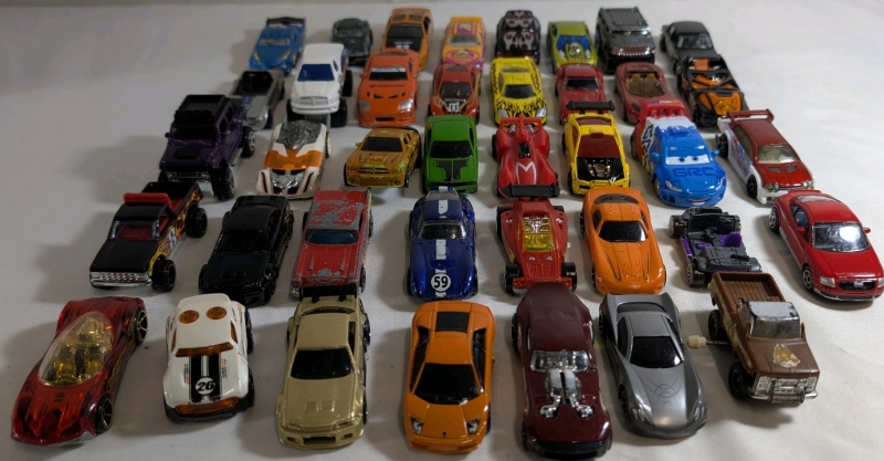 39 Toy Cars Including Some Matchbox & Hot Wheels