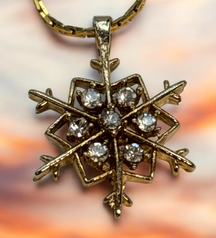 Vintage GIOVANNI Gold Plate Snowflake Necklace Signed