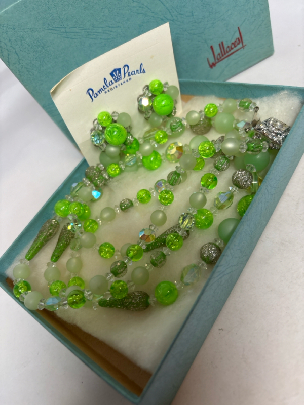 Stunning Lime Green Vintage Necklace & Earrings Set