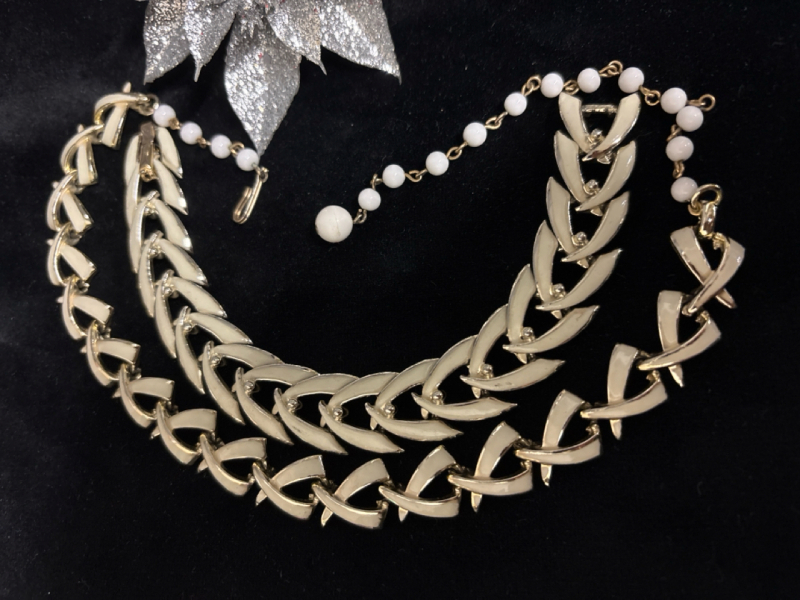 Vintage Necklace Coro Pegasus 1950s Gold Tone Metal Choker with White Enamel Overlay & Matching Bracelet