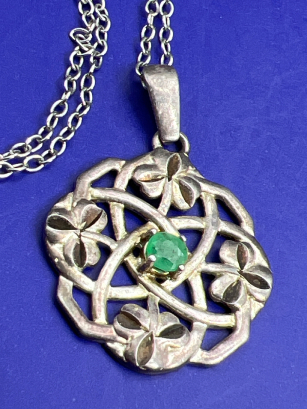 Celtic Knot 925 Clover pendant Green stone 925 Chain