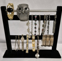 17 Bracelets & Bracelet Display Stand