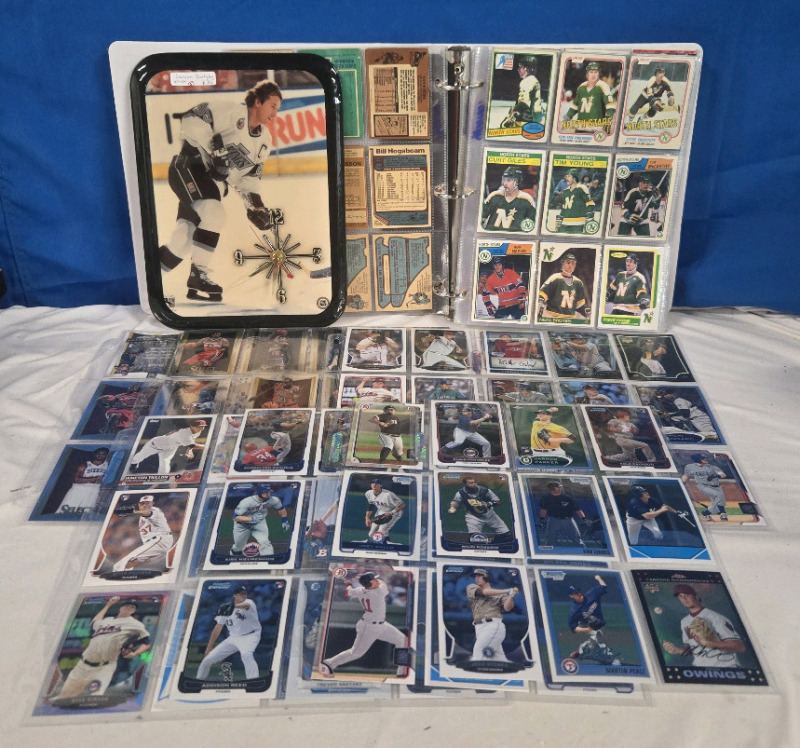 Wayne Gretzky Wall Clock & 140+ Assotred MLB, NHL, & NBA Trading Card Singles | Clock 8.8" x 11.4"