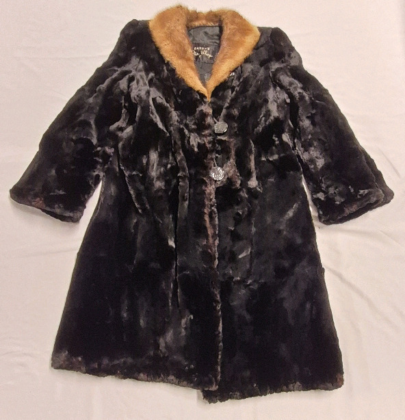 Vintage Fur Ladies Coat - Eaton's Fur Shop