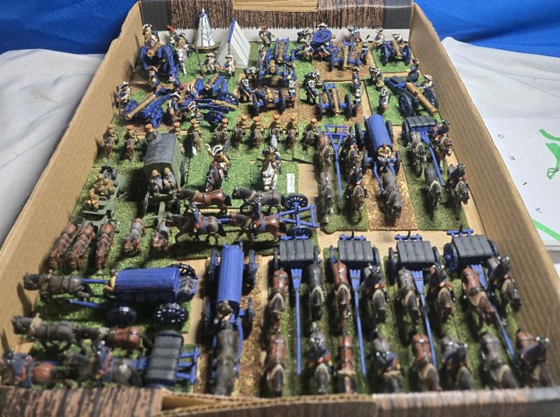 35+ Flats | Appears To Be Assorted Lead & Plastic Horsemen,Some Pulling Wagon & Cannon Crews , | Tallest Troop Measures ( 1.5" Tall )