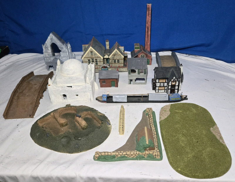 14 Pcs | Assorted Buildings For Scene Decoration | Includes Bunker, Bridge, Broken House, Lily Bank Infants School & More! | Largest Building Measures 7&frac14;" 4&frac12;" x 5"