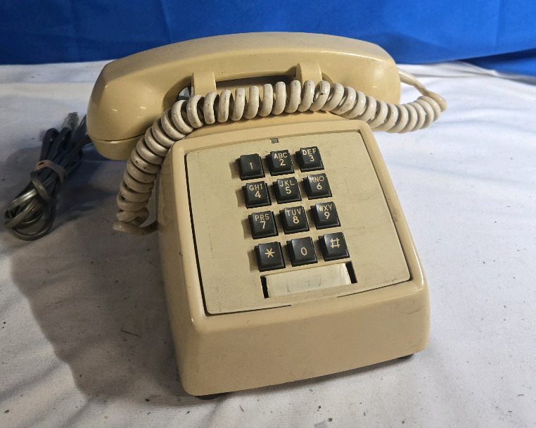 Vintage Corded Telephone / Digitone Model# QSQM2500