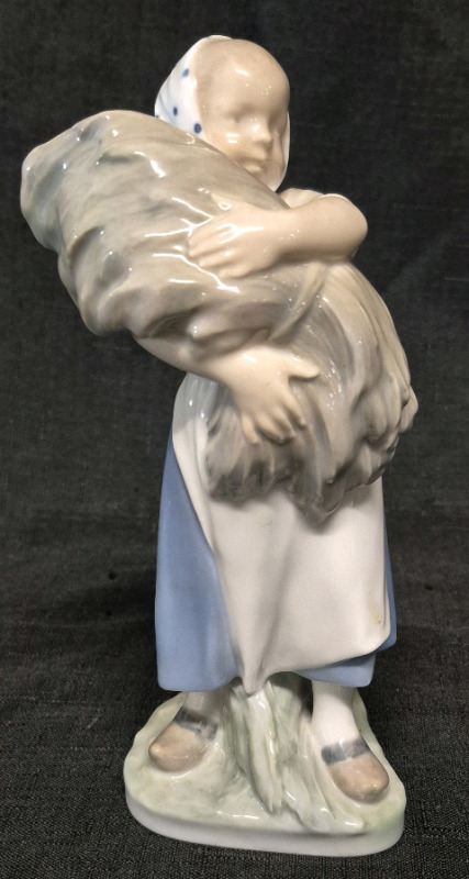 8" ROYAL COPENHAGEN DENMARK GIRL WITH WHEAT SHEAF FIGURINE #908