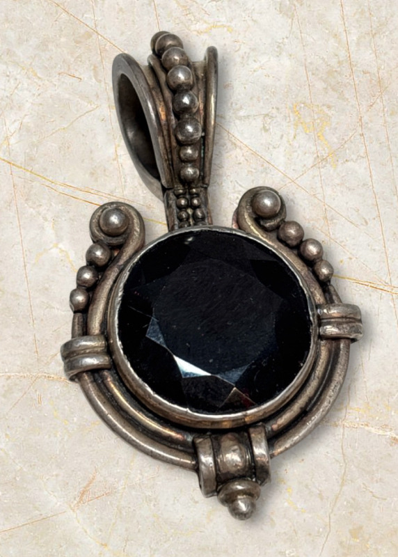 925 Sterling Silver Brutalist Design Large Faceted Dragon Bood Red Black Culet Stone
