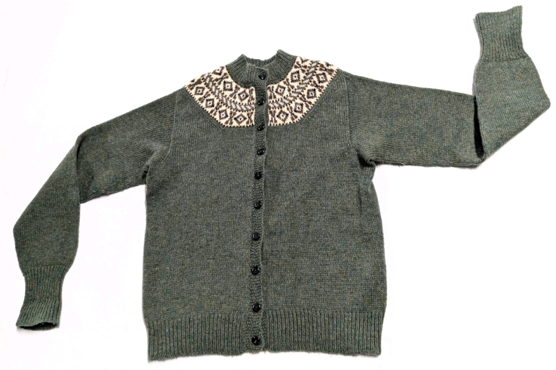 Gorgeous Vintage 100% Pure Wool Cardigan Made in Shetland, Scotland | 36" (Approx 13-14 Years)