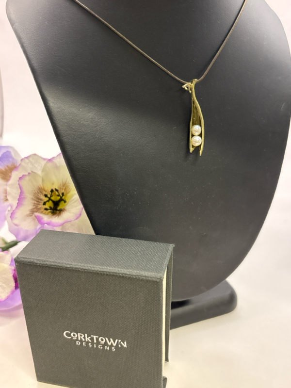 Corktown Designs Fresh Water Pearl Pea Pod Pendant Necklace Drsigner Michael Michaud