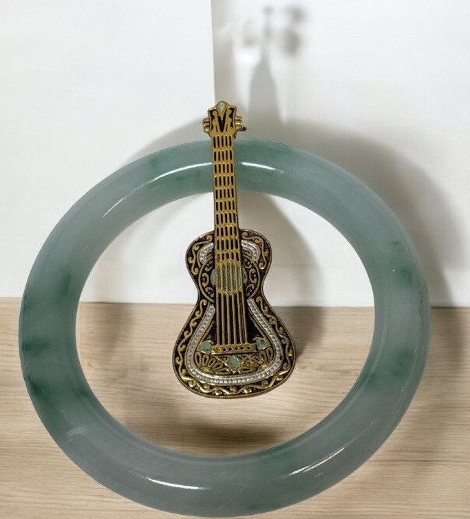 Jade Bangle & Damascene Enamel Gitar Brooch