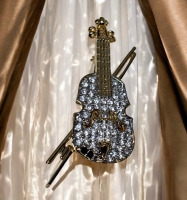 Gold VIOLIN VIOLA CELLO Fiddle made with Swarovski Austrian Crystal Vintage Signed Butler Brooch
