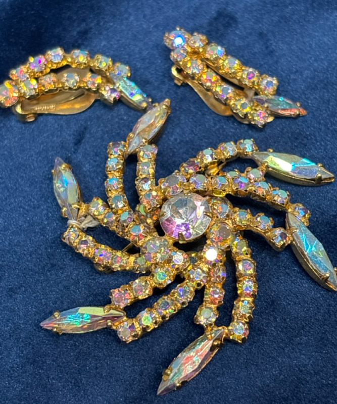 Gorgeous Vintage Pinwheel Brooch Earrings Set Full of Fire