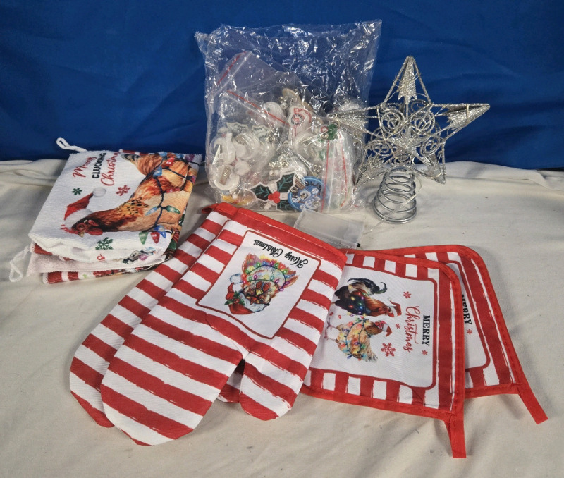 5 New | Christmas Lot | Pair Of Pot Holders & Oven Mits | 2 Christmas Themed Tea Towels & Light Up Christmas Tree Star | Bag Of Christmas Themed Clips ( 20 + Pcs )