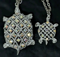 Fantastic Vintage Aurora Borealis Rhinestone Dual Turtle Necklace | 17" Long