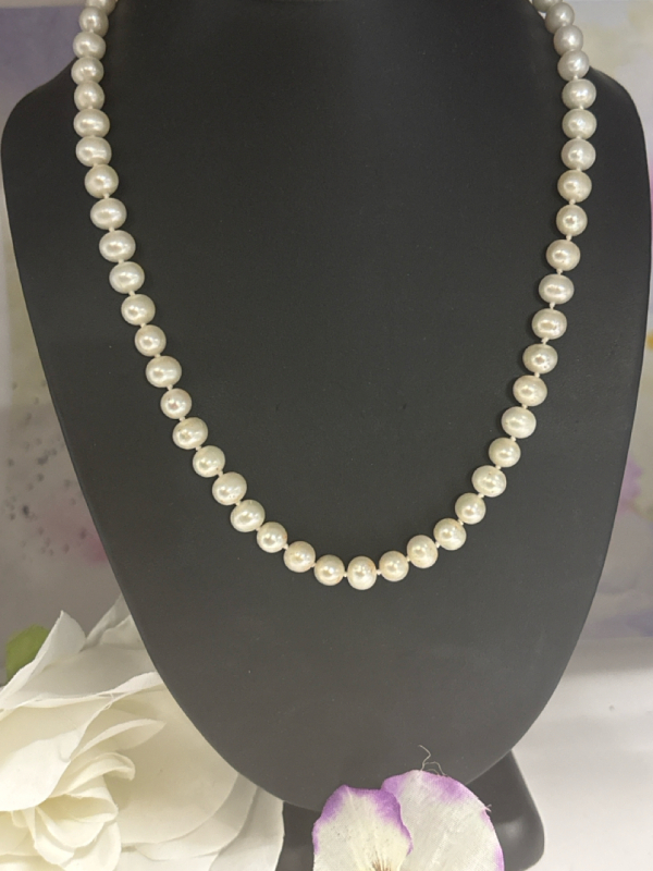 Fresh Water Pearls 925 Sterling Silver Clasp Knotted Lusterous Stand
