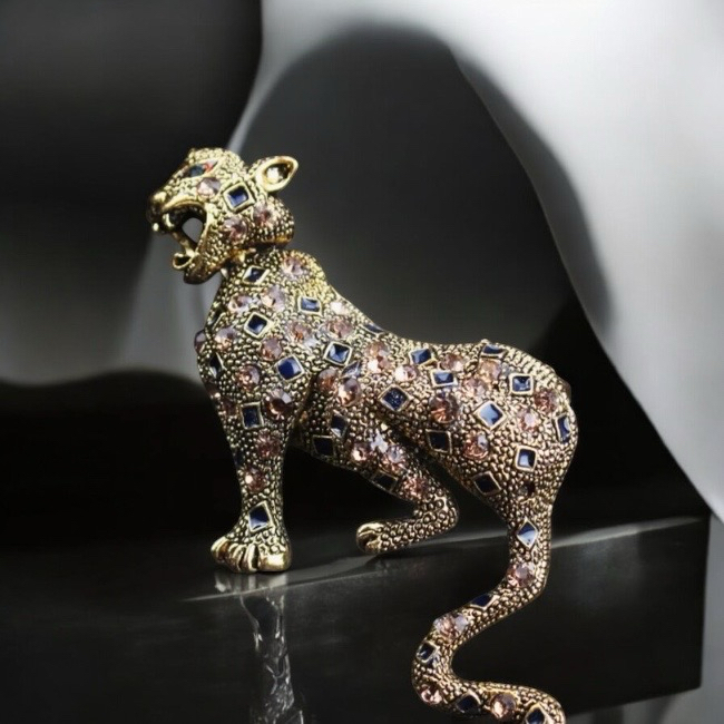 Beautiful Leopard Rhinestone Brooch Unique & Bold