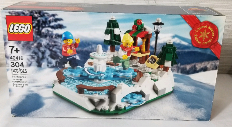 New LEGO Ice Skating Rink 40416 . Both Mini Figs Unique to This Set