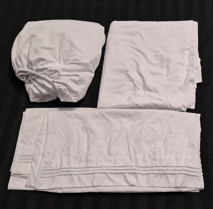 Like New CGK Linens King Size Bedsheet Set