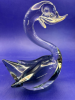 Stunning Art Glass Swan Approximately 5.5 x 5 Inch