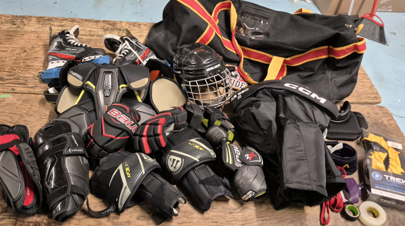 GREAT JUNIOR HOCKEY EQUIPMENT & BAG - SKATES, HELMET, +++