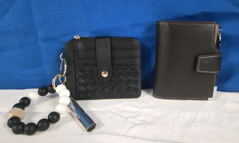 New | Cathy Allan Calgary Bracelet Card Case & Leatherlike Card Case / Wallet