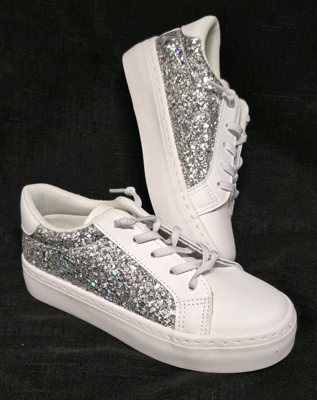 New Kid's sz 33 (1.5-2US) Sparkle Shoes