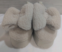 New: FashionNova Platform Slippers Women's Size 10 - Fleece Type Material - BowTie on Front - Cream Colour