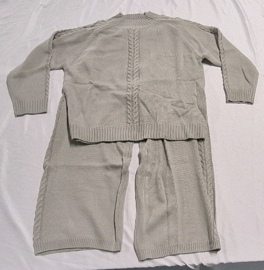 New Women's sz 0XL Sweater Pant Set