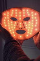 New EMBER WELLNESS "The Rejuvenating Light Therapy Mask" EBW0038 | Retails for $395!!!