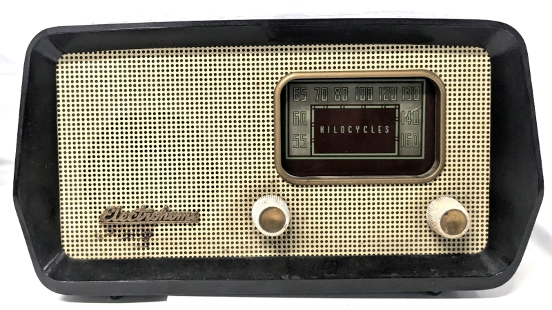 Vintage ELECTROHOME Power-Operated Radio P-107 . Tested , Powers Up . Would benefit from service / cleaning | 12" x 6.5" x 7" Tall